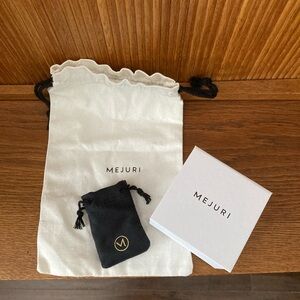 Mejuri box and pouch